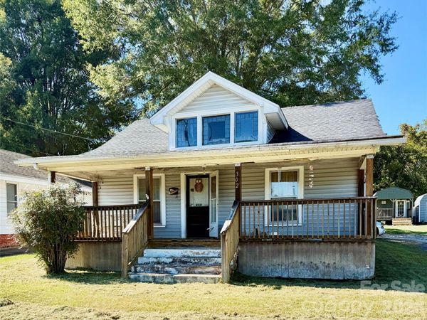 302 33rd Street SW, Hickory, NC 28602