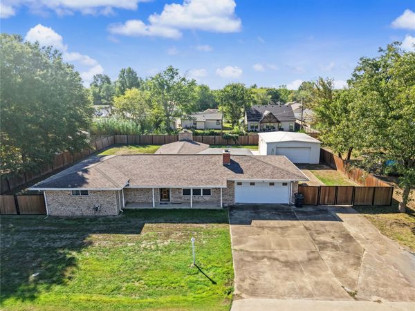 412 E Oak Street , Skiatook, OK 74070