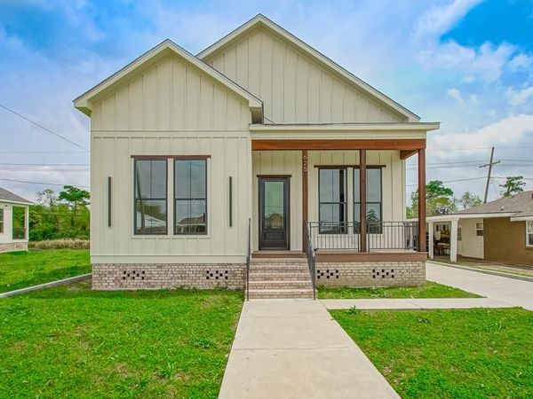 625 COUGAR Drive, Arabi, LA 70032