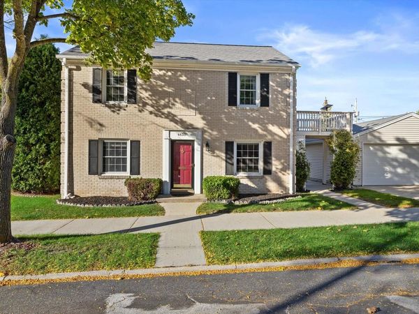 4430 W Manitoba STREET, Milwaukee, WI 53219