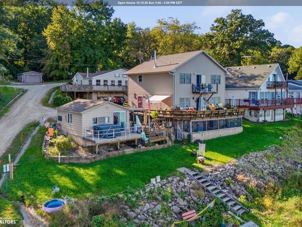 9868 F Avenue, Wapello, IA 52653
