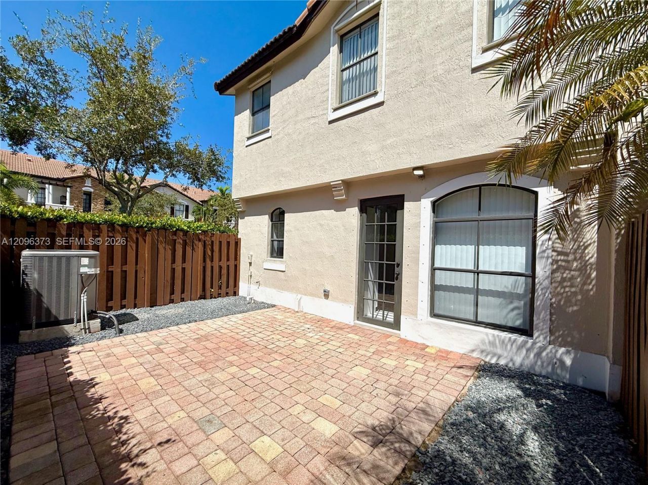 10392 NW 31st Ter , Doral, FL 33172 Photo