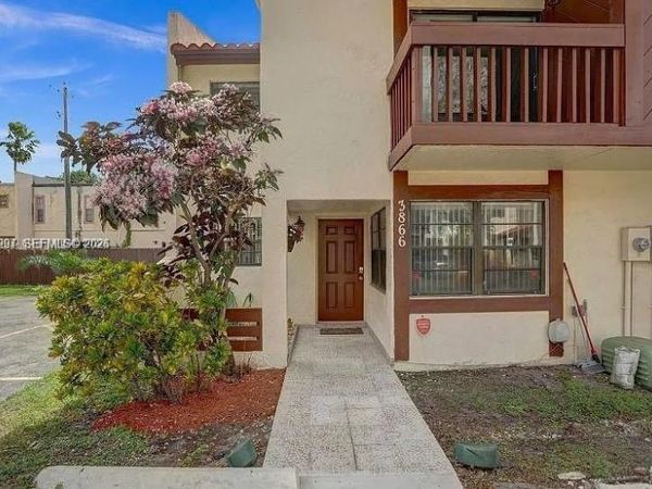 3866 SW 52nd Ave , Hollywood, FL 33023