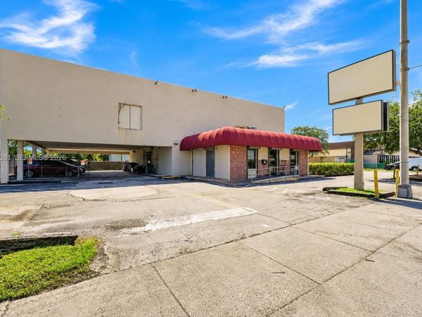 3300 W Hallandale Beach Blvd , Hollywood, FL 33023