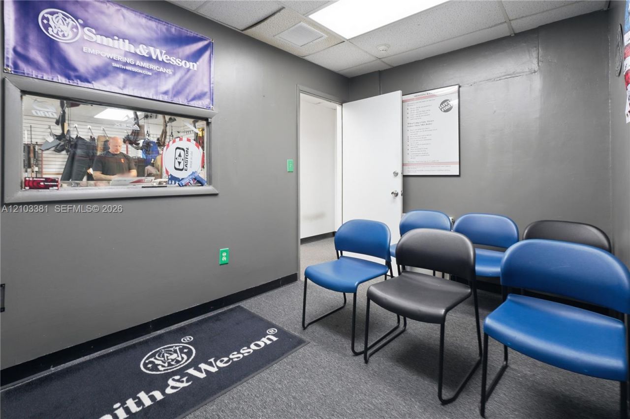 3300 W Hallandale Beach Blvd , Hollywood, FL 33023 Photo