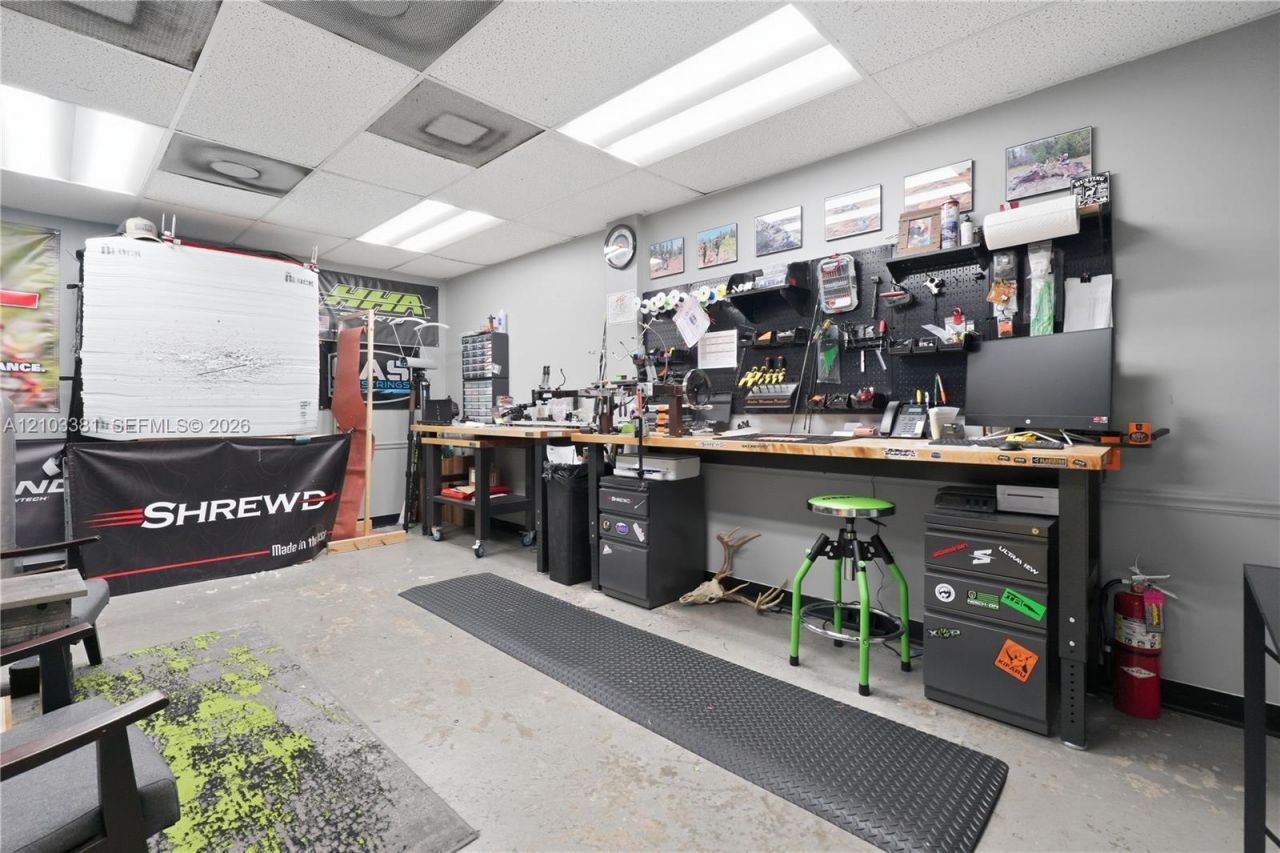 3300 W Hallandale Beach Blvd , Hollywood, FL 33023 Photo
