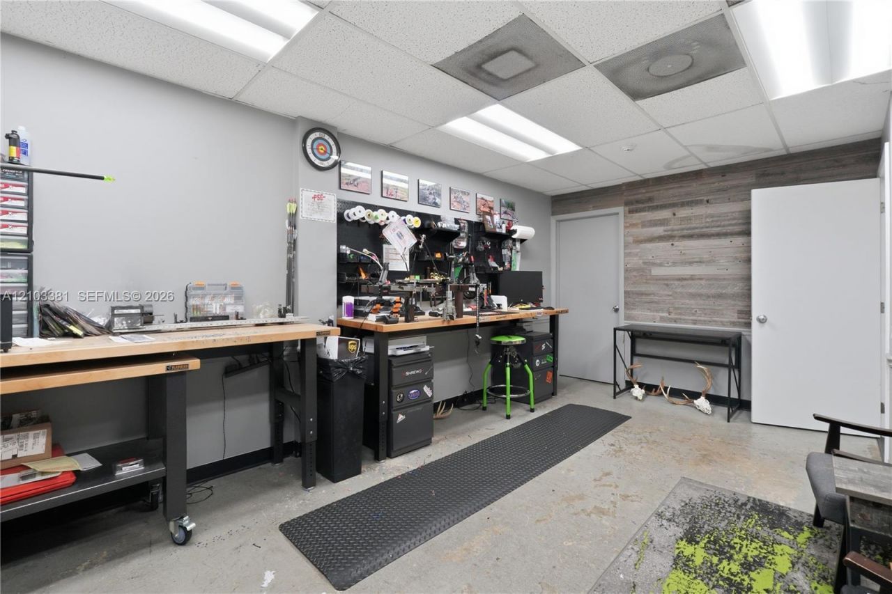 3300 W Hallandale Beach Blvd , Hollywood, FL 33023 Photo