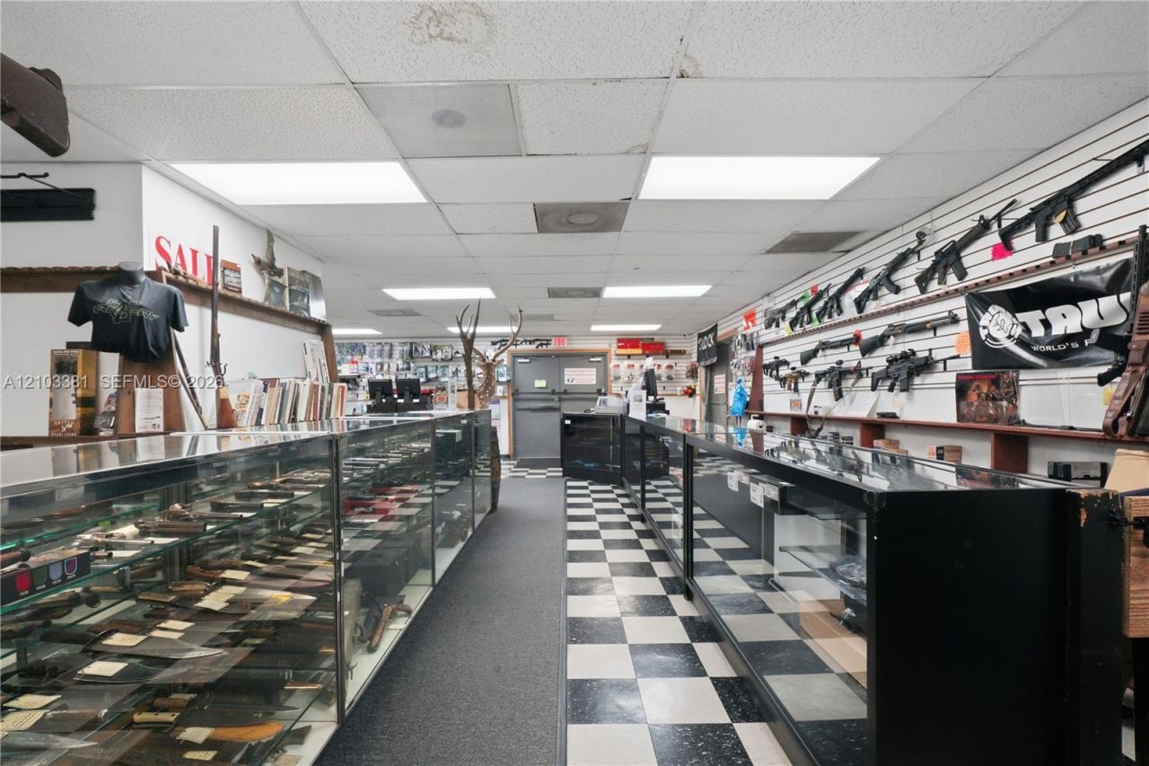 3300 W Hallandale Beach Blvd, Hollywood, FL 33023 Photo