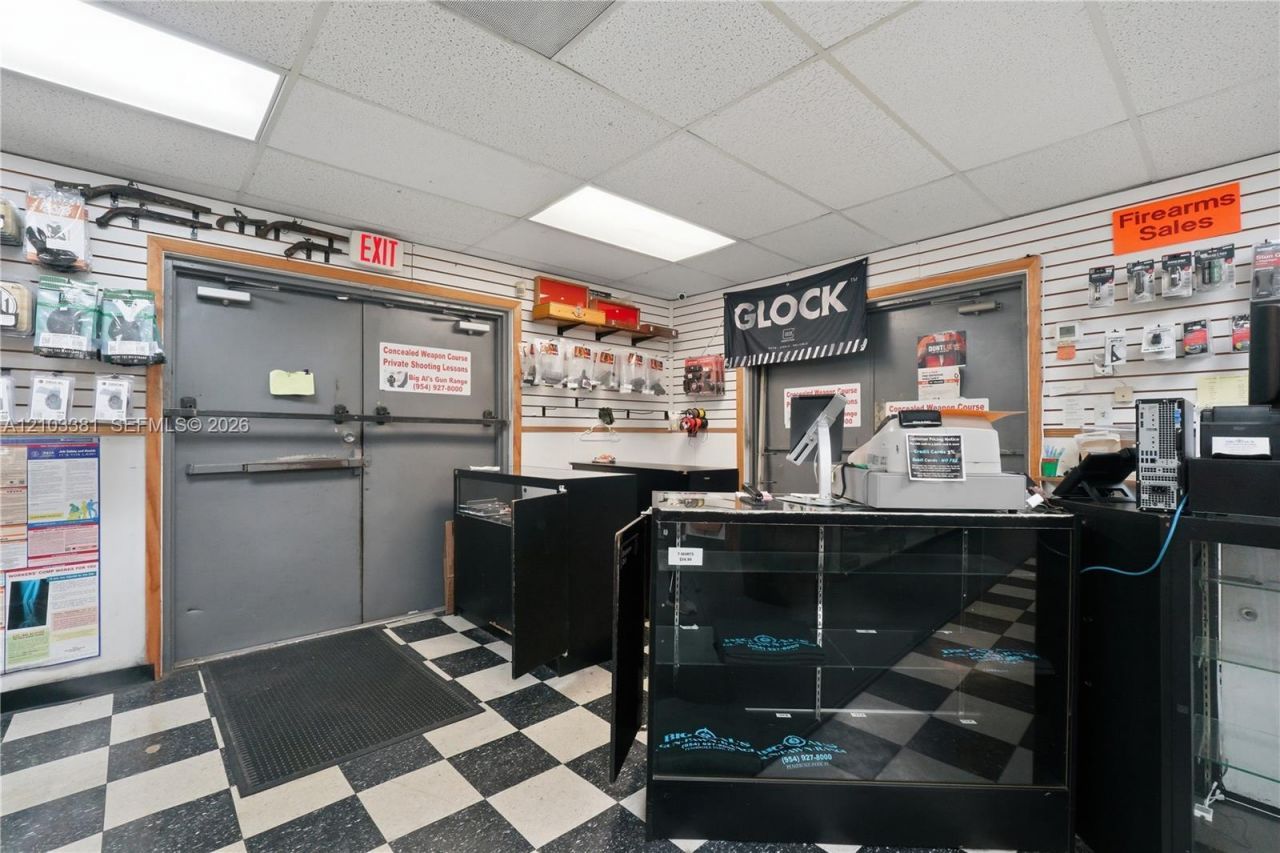 3300 W Hallandale Beach Blvd , Hollywood, FL 33023 Photo
