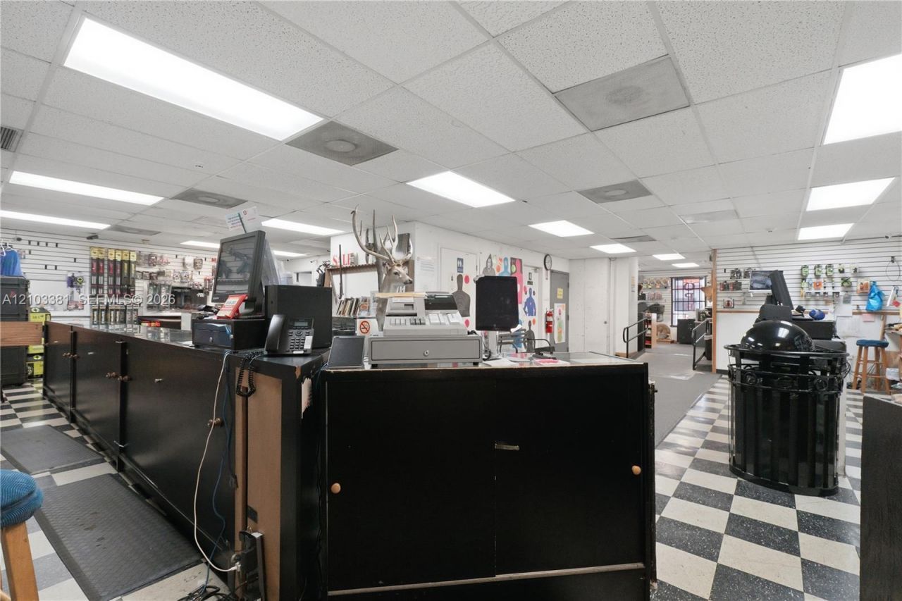 3300 W Hallandale Beach Blvd , Hollywood, FL 33023 Photo