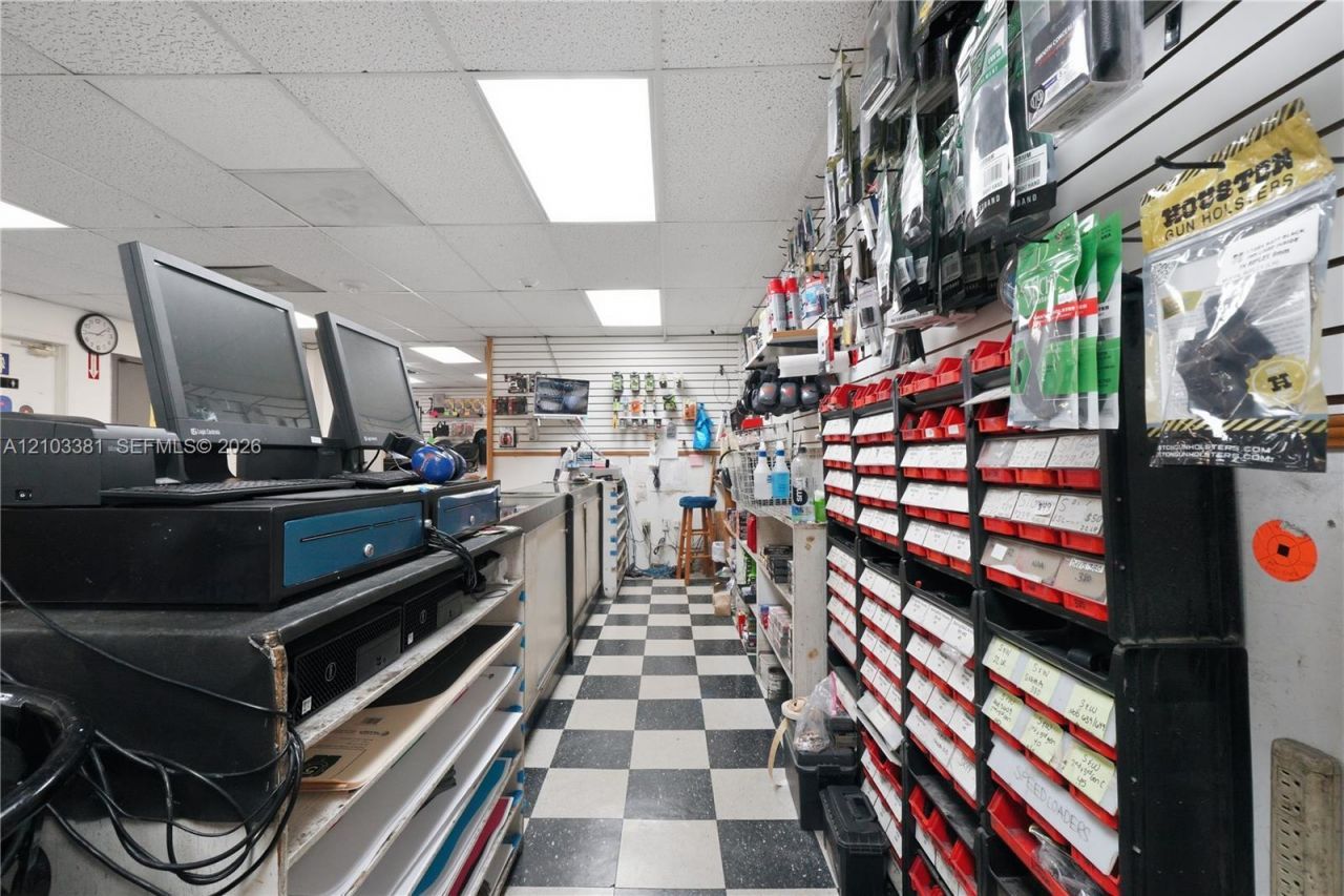3300 W Hallandale Beach Blvd , Hollywood, FL 33023 Photo