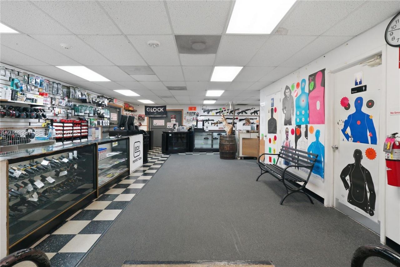 3300 W Hallandale Beach Blvd , Hollywood, FL 33023 Photo