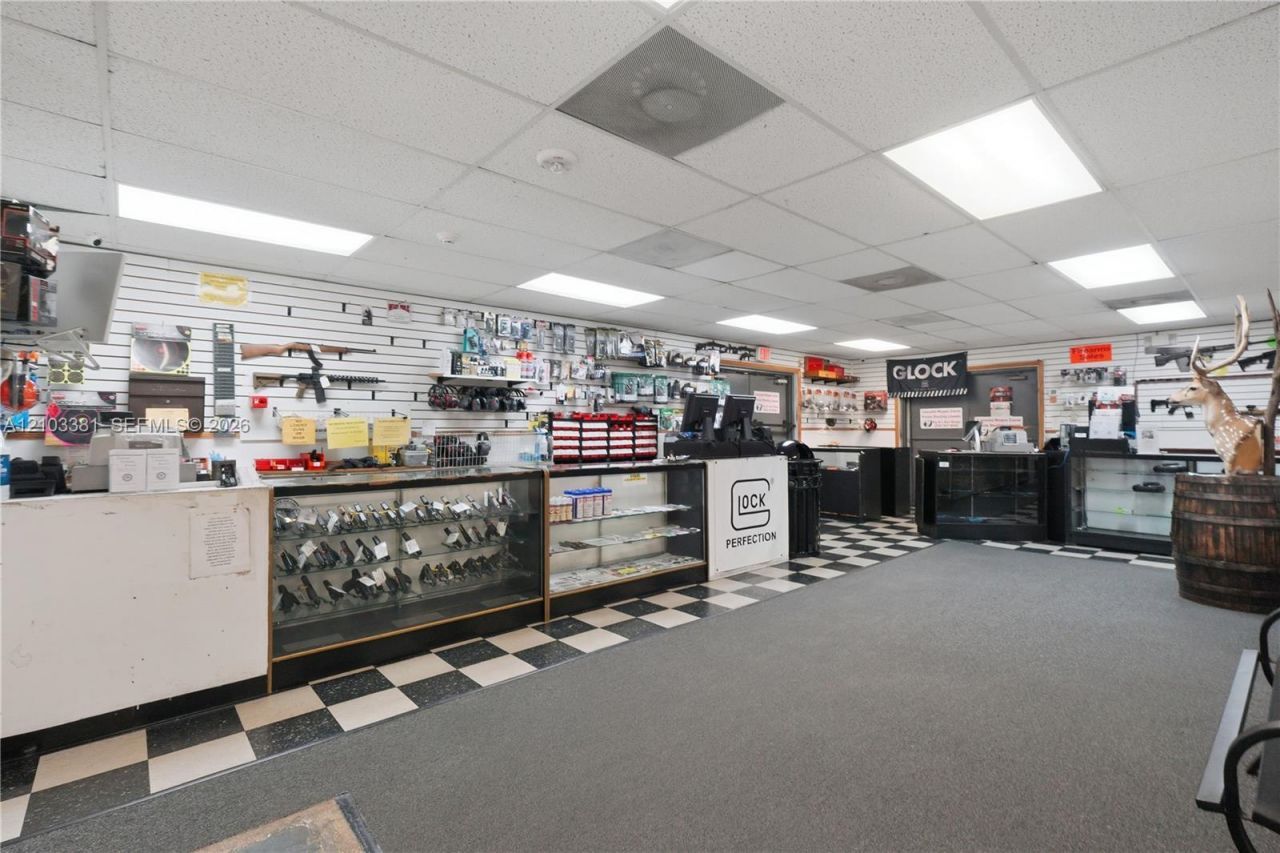 3300 W Hallandale Beach Blvd , Hollywood, FL 33023 Photo