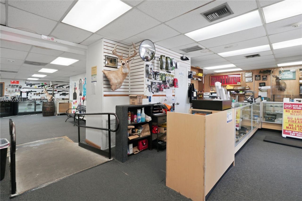 3300 W Hallandale Beach Blvd, Hollywood, FL 33023 Photo