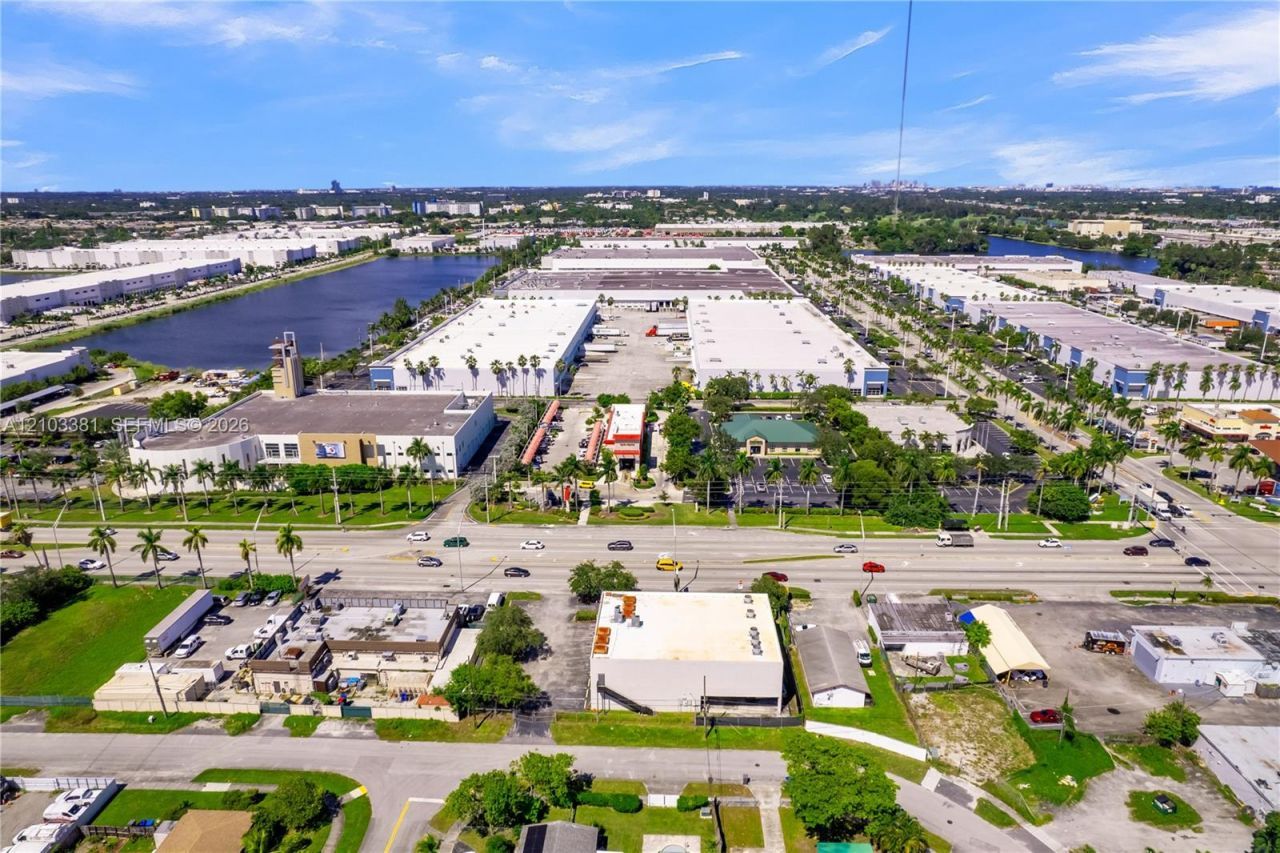 3300 W Hallandale Beach Blvd, Hollywood, FL 33023 Photo