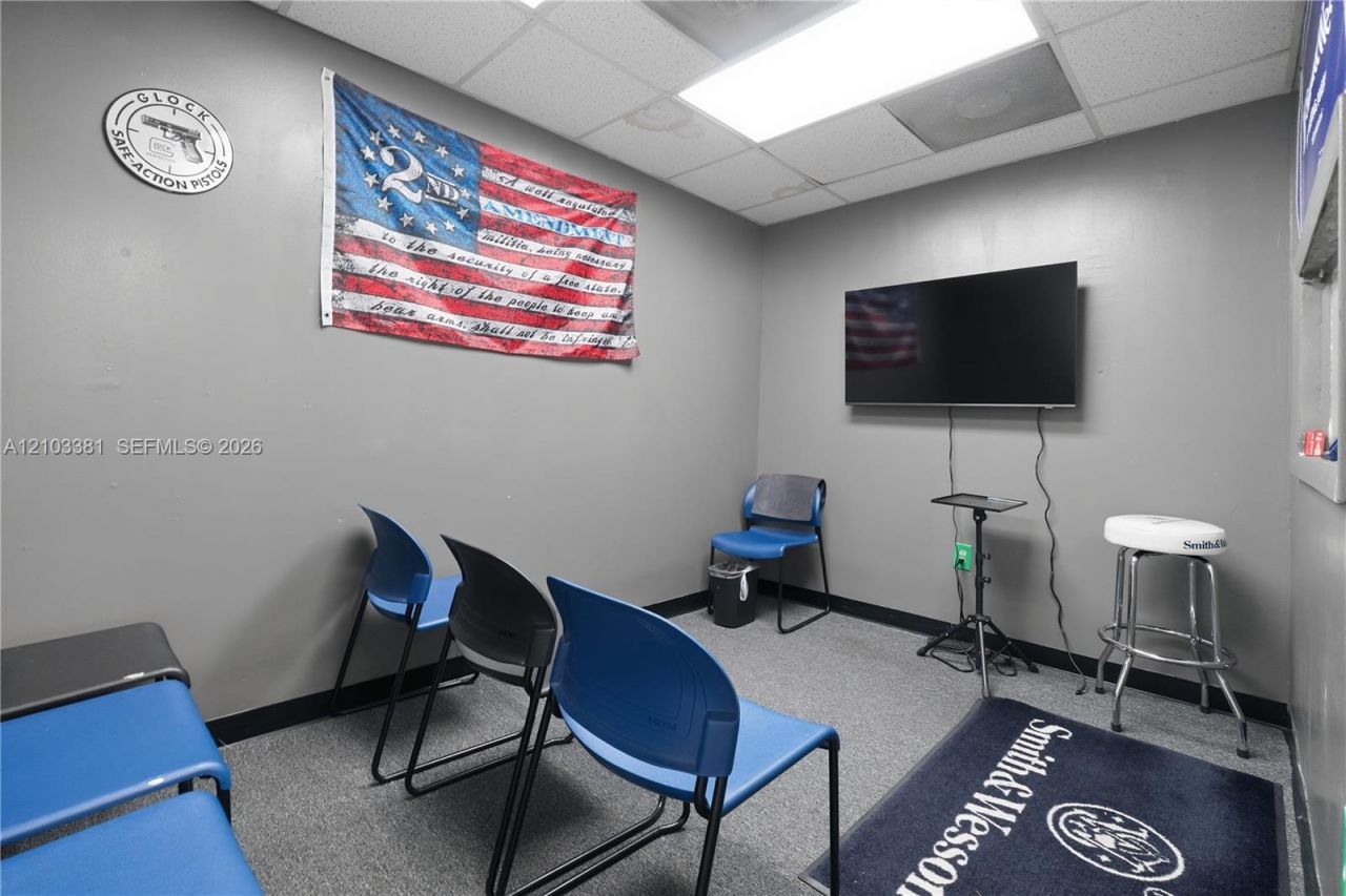 3300 W Hallandale Beach Blvd , Hollywood, FL 33023 Photo