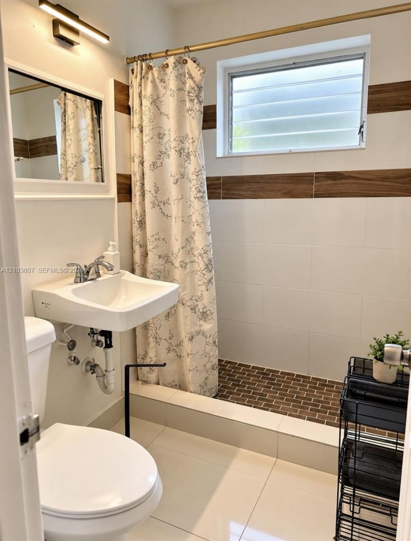 7720 Harding Ave , Unit 12, Miami Beach, FL 33141 Photo