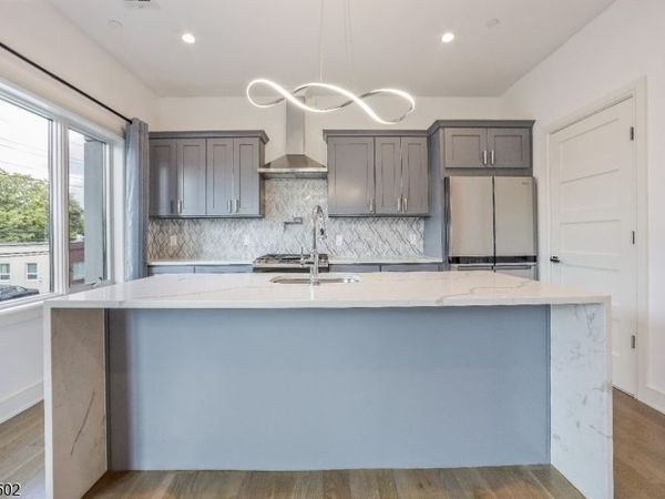 12 River Rd, Fair Lawn, NJ 07410