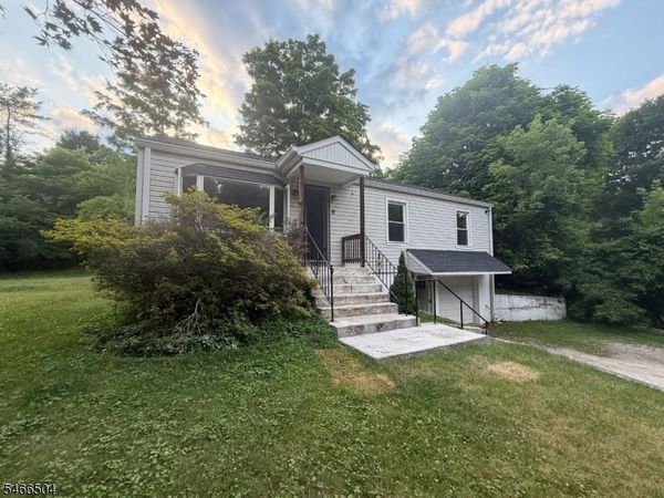6 Stickles Pond Rd, Andover, NJ 07860