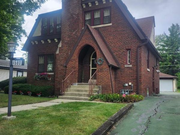 1680 Locust Street , Des Plaines, IL 60018