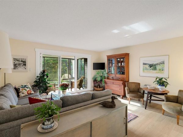 1433 Faircliff Lane, Unit #416, Victoria, BC V8S 3J6