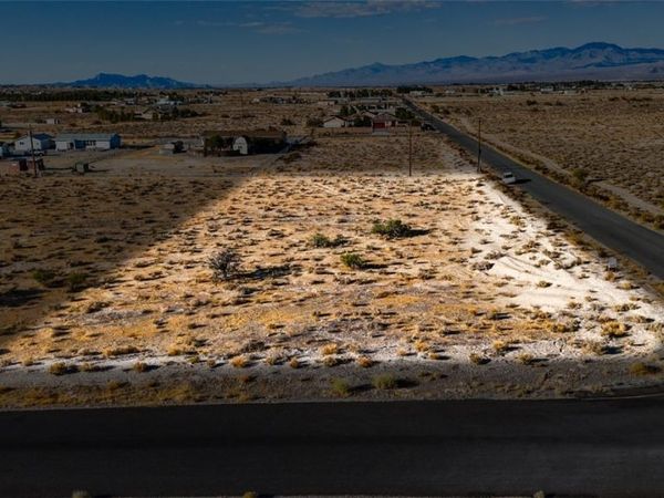 10470 S Oakridge Avenue , Pahrump, NV 89048
