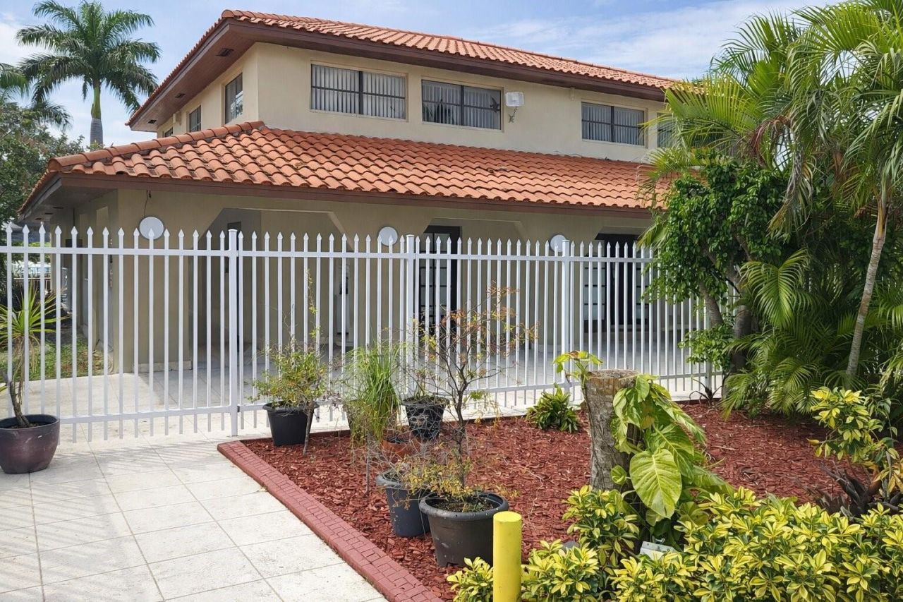 8185 NW 7th Street, Unit 214, Miami, FL 33126 Photo