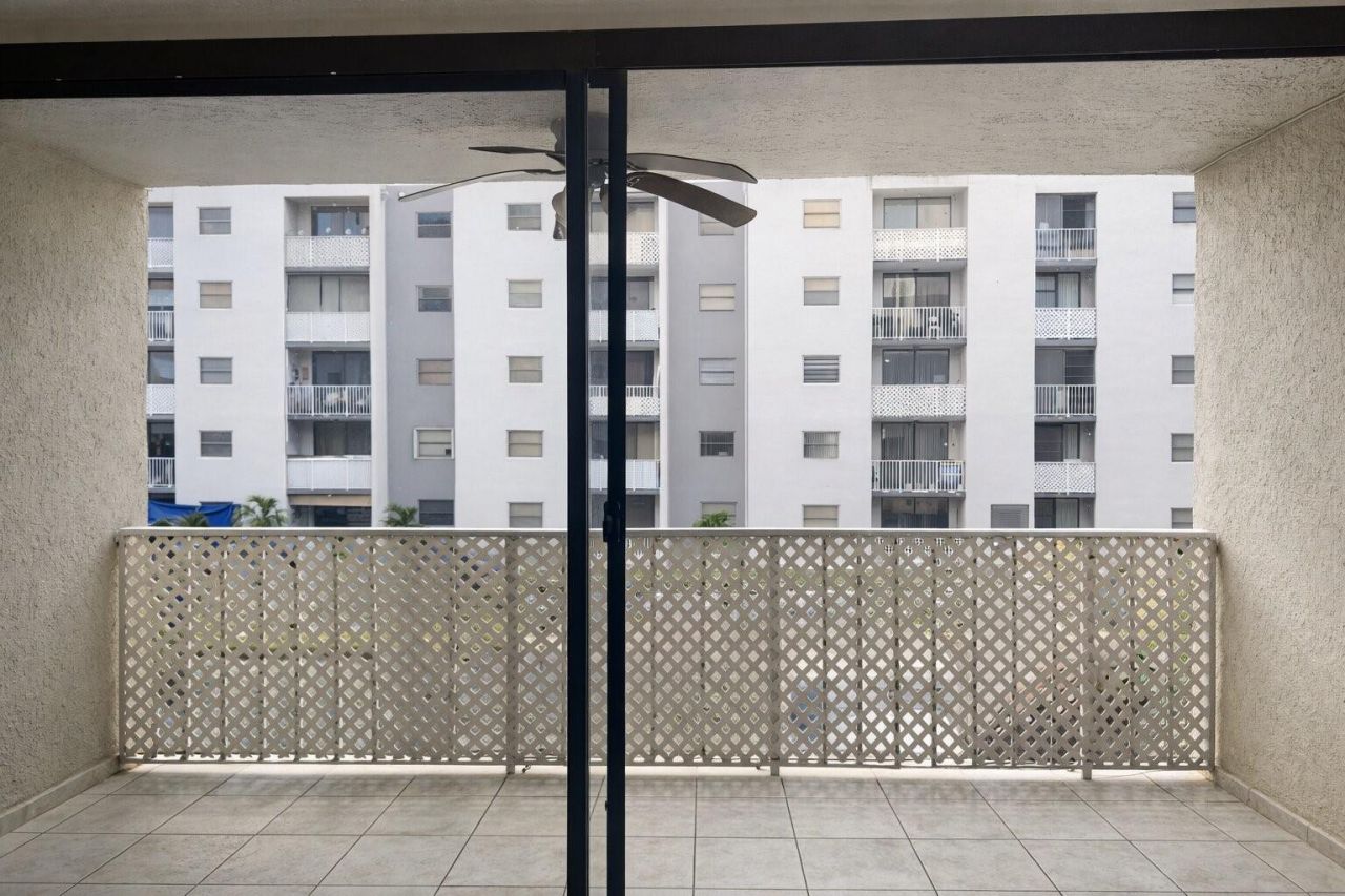 8185 NW 7th Street, Unit 214, Miami, FL 33126 Photo