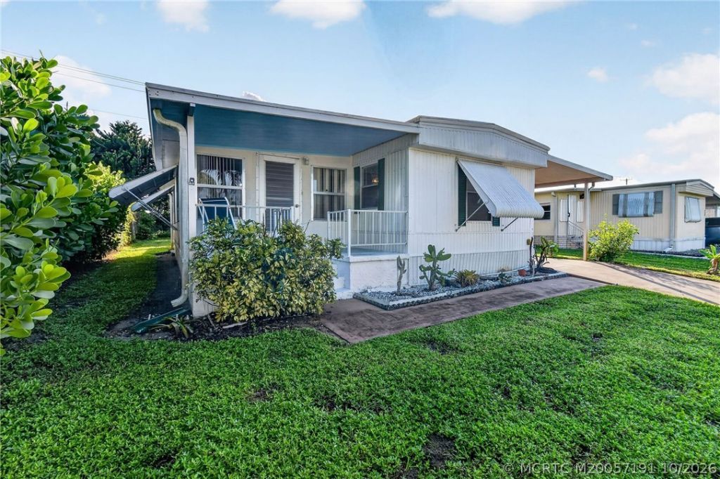 8051 SE Homestead Avenue , Hobe Sound, FL 33455 Photo