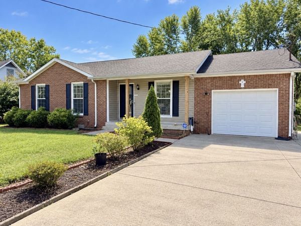 620 Doane Dr, Clarksville, TN 37042