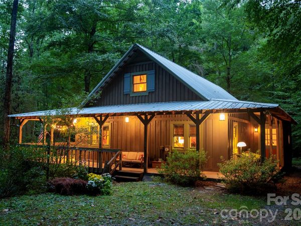 2218 Mountain Page Road, Saluda, NC 28773