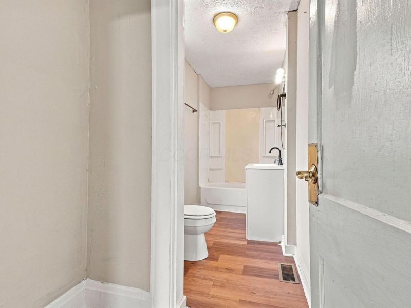 2884 E 9th Avenue , Columbus, OH 43219 Photo 14