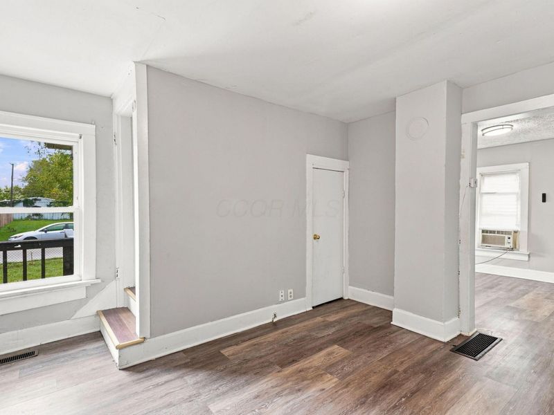 2884 E 9th Avenue , Columbus, OH 43219 Photo 6