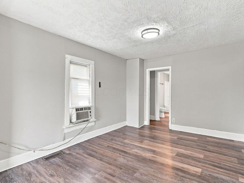 2884 E 9th Avenue , Columbus, OH 43219 Photo 9