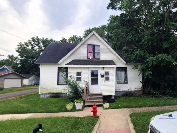 1114 W 4th Street , Dixon, IL 61021