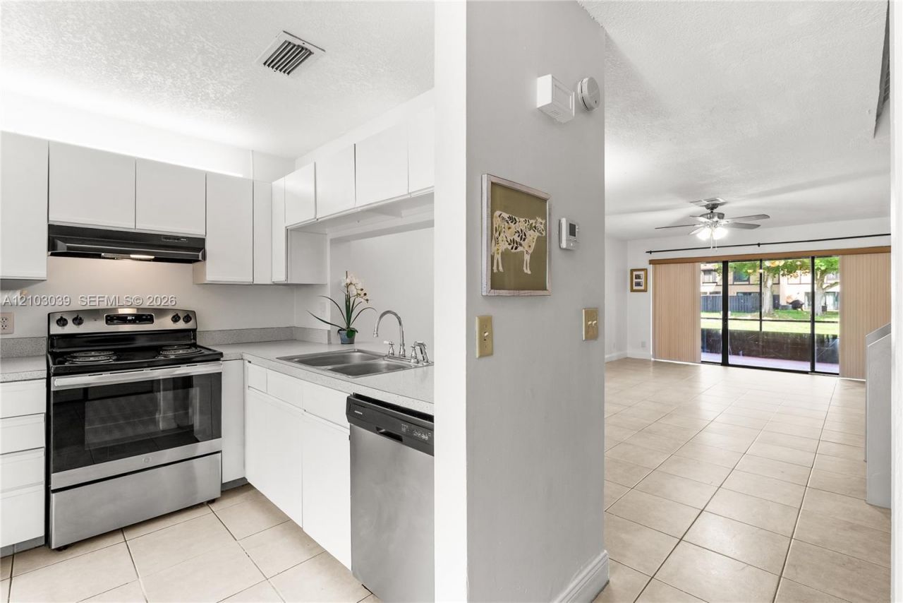 4410 NW 92nd Way , Sunrise, FL 33351 Photo