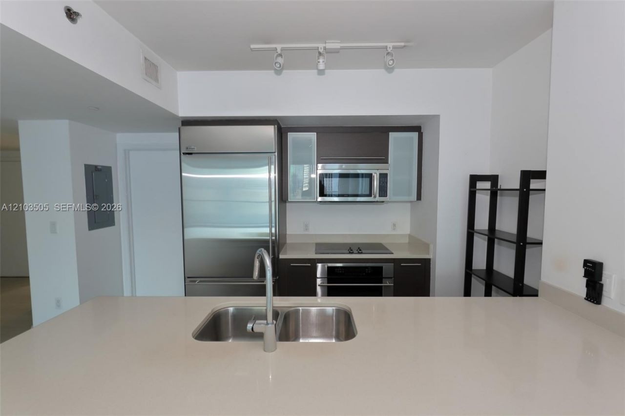 500 Brickell Ave , Unit 1607, Miami, FL 33131 Photo