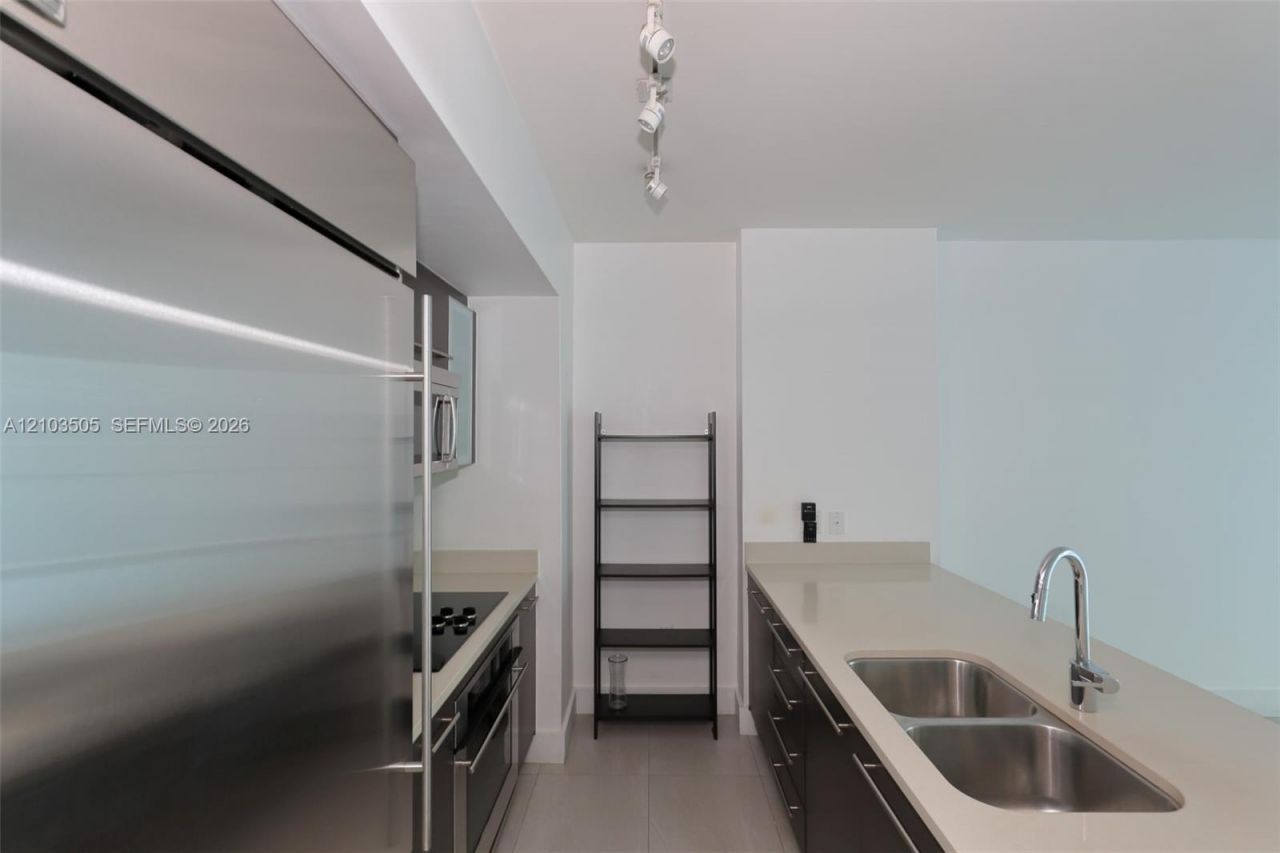 500 Brickell Ave , Unit 1607, Miami, FL 33131 Photo