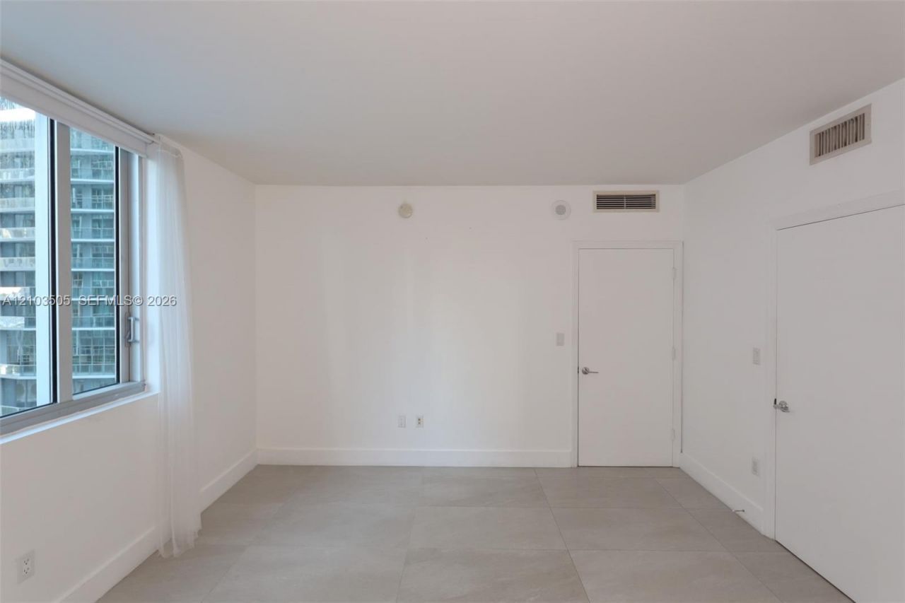 500 Brickell Ave , Unit 1607, Miami, FL 33131 Photo