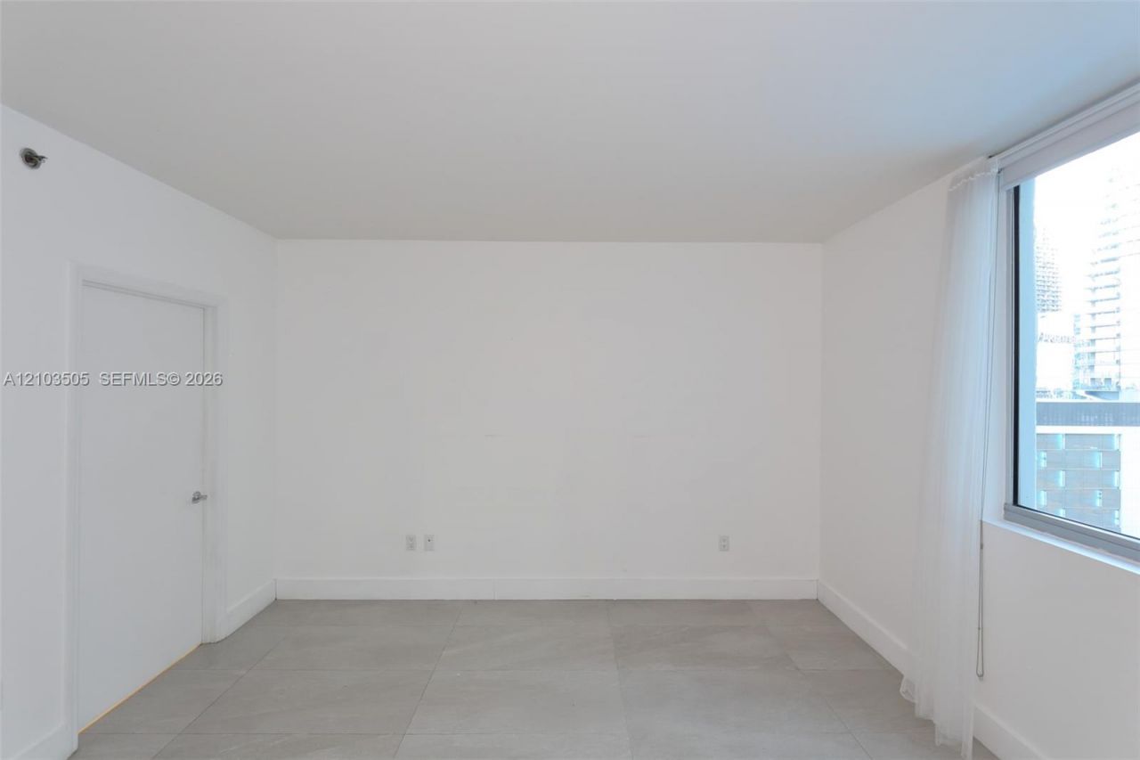 500 Brickell Ave , Unit 1607, Miami, FL 33131 Photo