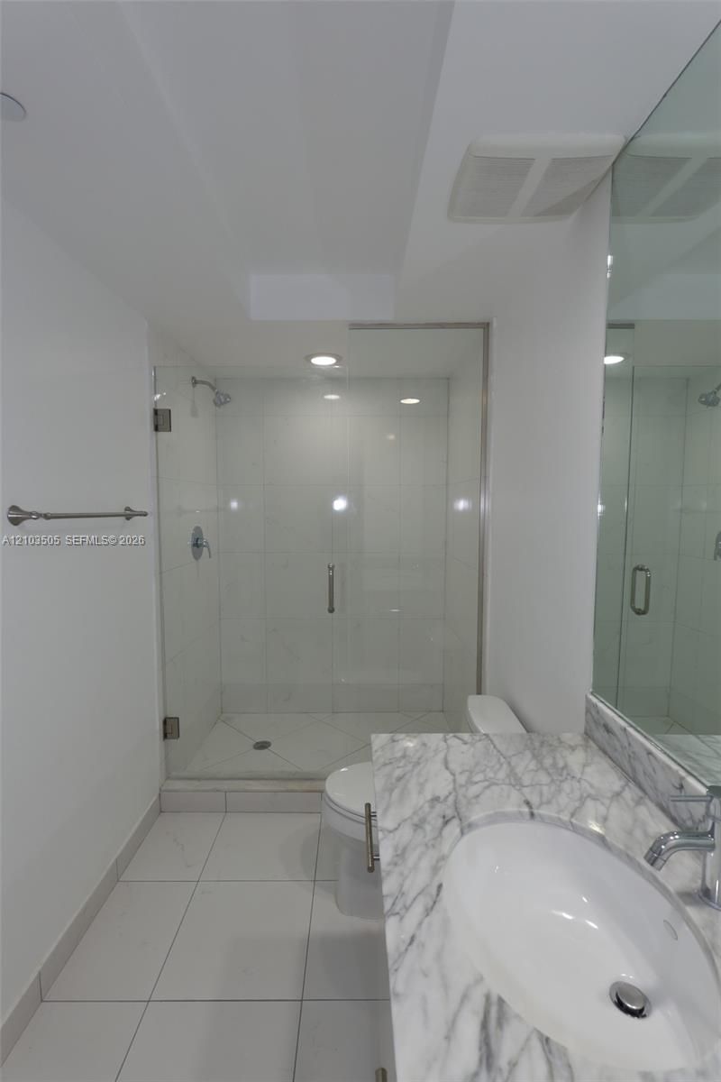 500 Brickell Ave , Unit 1607, Miami, FL 33131 Photo