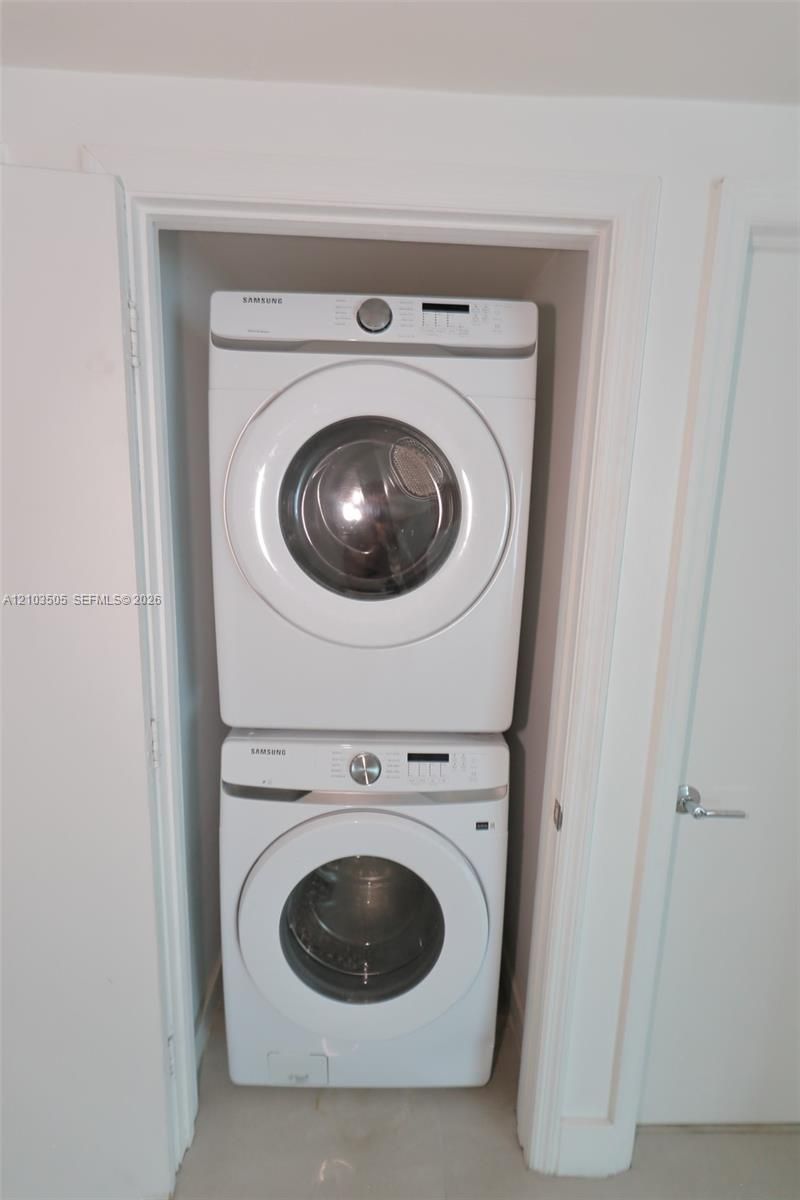 500 Brickell Ave , Unit 1607, Miami, FL 33131 Photo