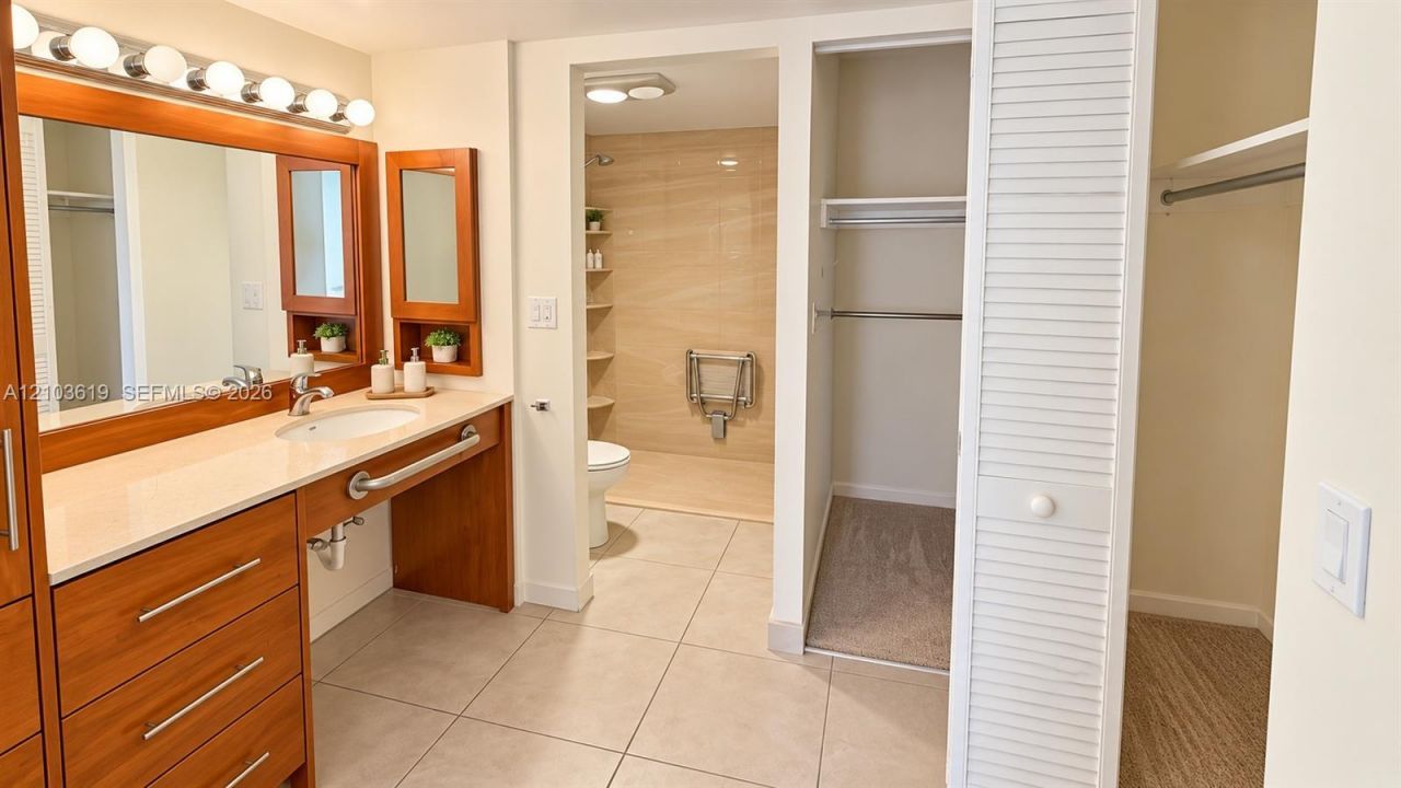 100 Bayview Dr , Unit 1106, Sunny Isles Beach, FL 33160 Photo