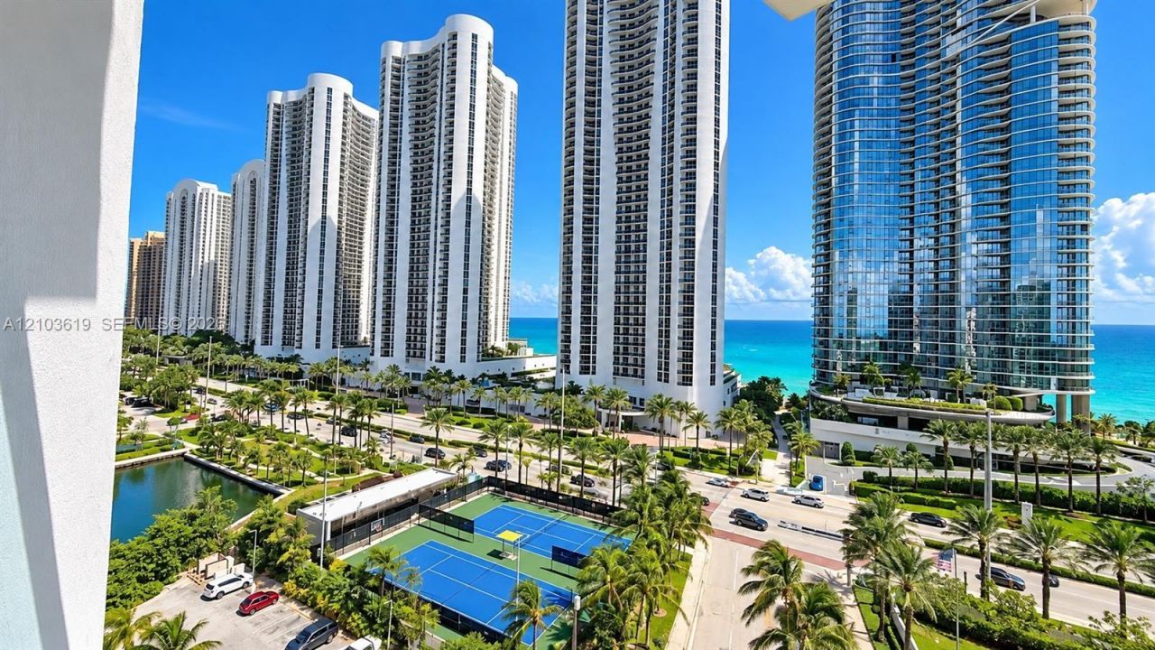100 Bayview Dr , Unit 1106, Sunny Isles Beach, FL 33160 Photo