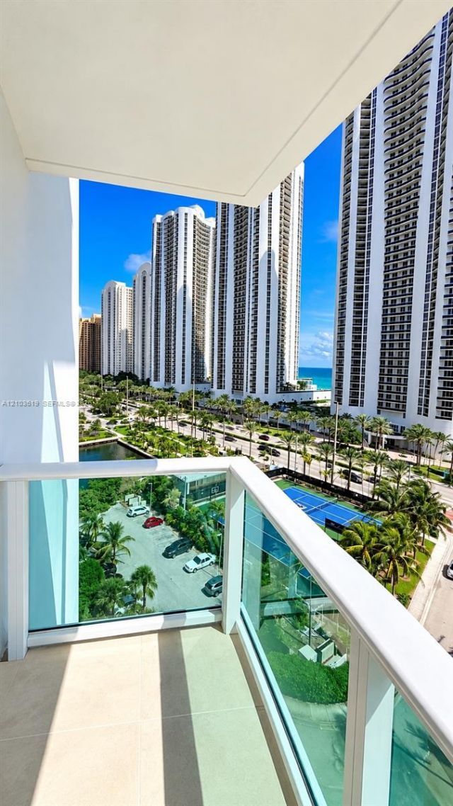 100 Bayview Dr , Unit 1106, Sunny Isles Beach, FL 33160 Photo