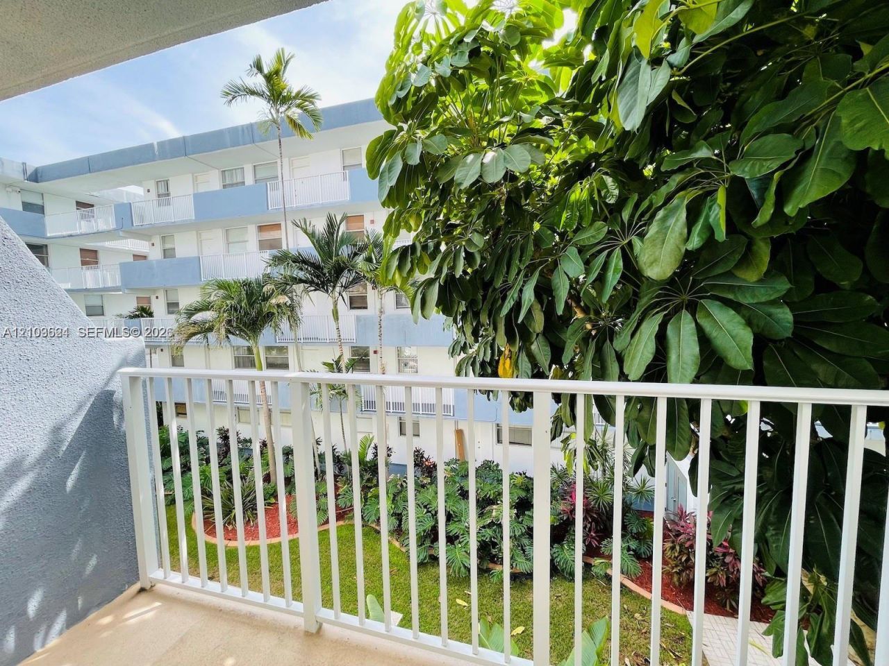 1801 S Treasure Dr , Unit 304, North Bay Village, FL 33141 Photo