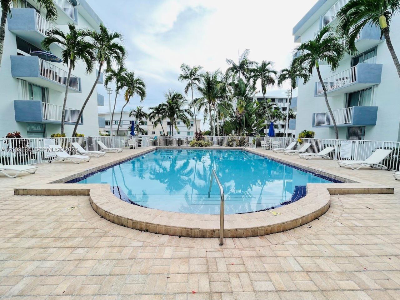 1801 S Treasure Dr , Unit 304, North Bay Village, FL 33141 Photo