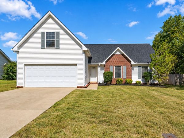 1180 Saint Andrews Dr, Murfreesboro, TN 37128