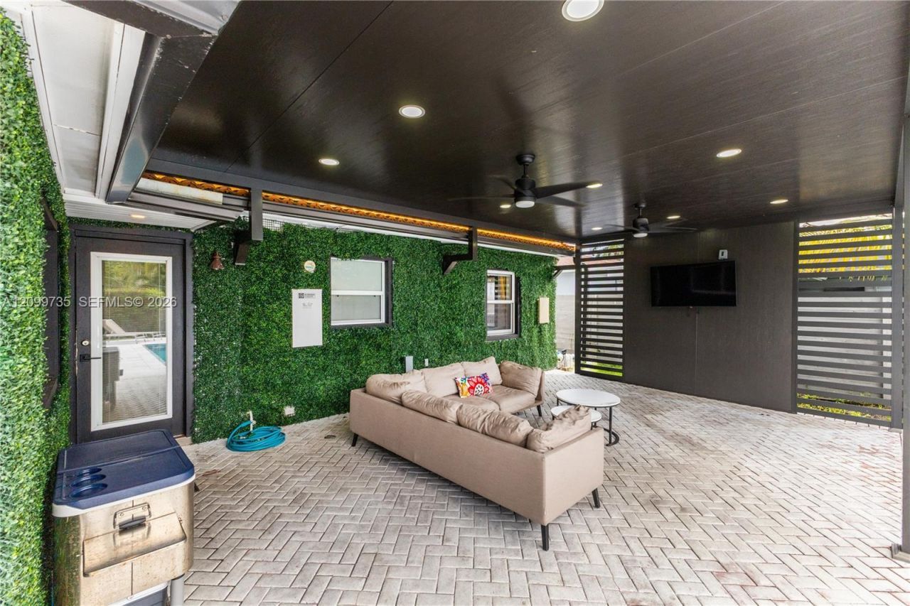 1008 Moffett St, Hallandale Beach, FL 33009 Photo