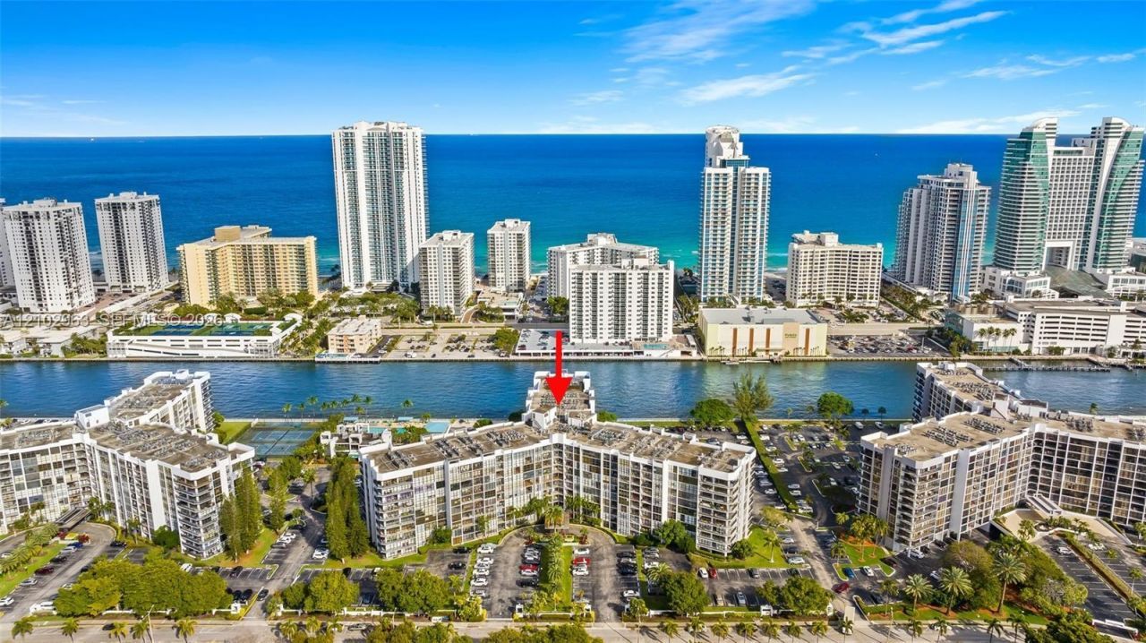 800 Parkview Dr, Unit 221, Hallandale Beach, FL 33009 Photo